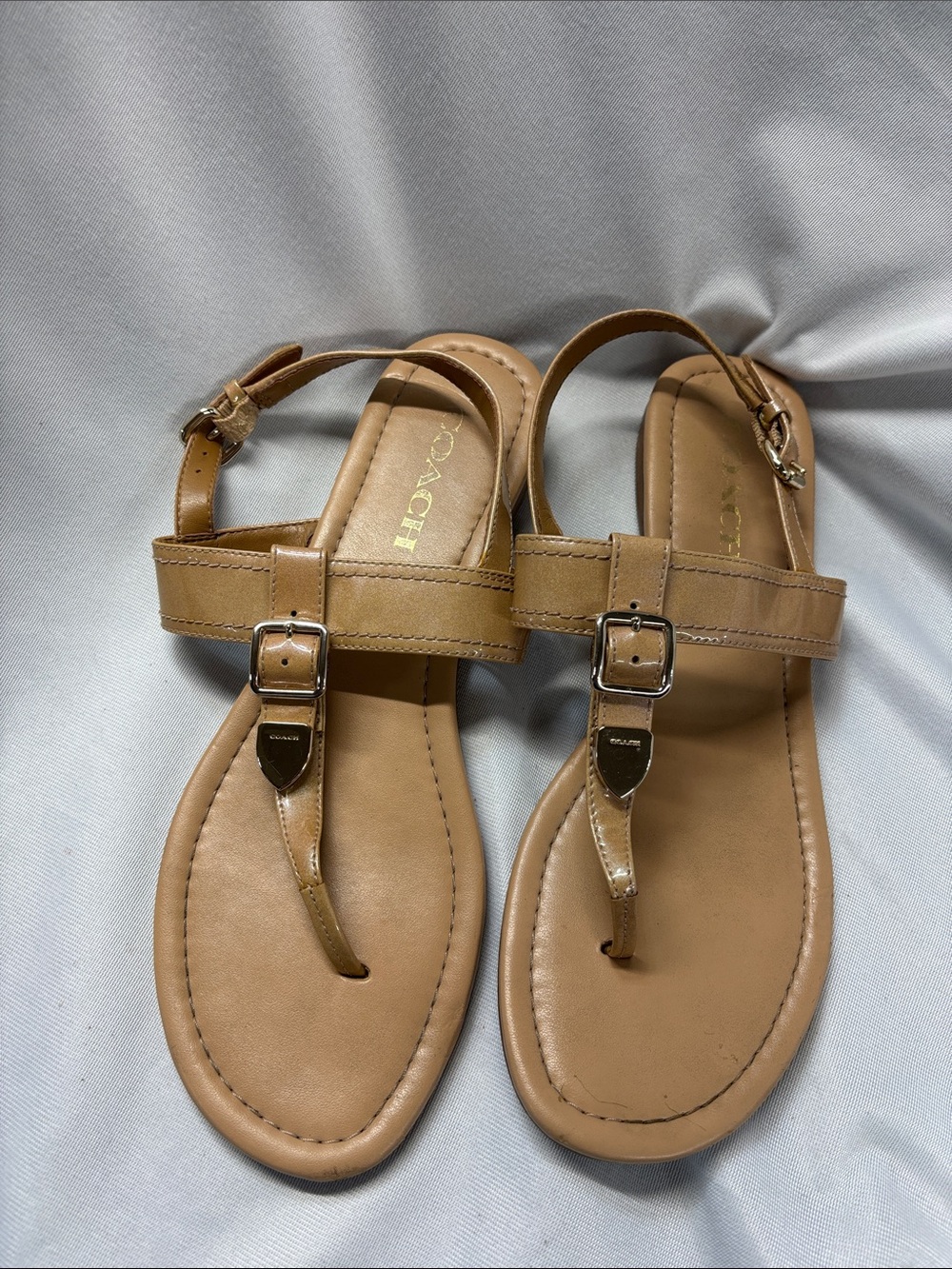 Coach Cassidy Nude Tan
Leather T-Strap Sandals Gold
Tone adjustable sandals - Picture 5 of 12
